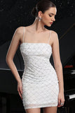 Robe de cocktail moulante à bretelles spaghetti blanches avec perles