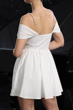 Robe blanche à épaules dénudées A ligne trou de serrure