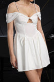 Robe blanche à épaules dénudées A ligne trou de serrure
