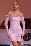 Robe de cocktail moulante rose à épaules dénudées avec perles