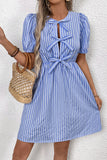 Robe d’été courte d’été bleue à rayures verticales