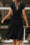 Robe d’été plissée trapèze noire à col en V