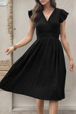 Robe d’été plissée trapèze noire à col en V