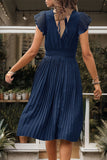 Robe d’été plissée trapèze noire à col en V