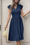 Robe d’été plissée trapèze noire à col en V