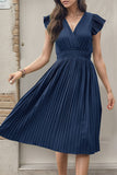 Robe d’été plissée trapèze noire à col en V