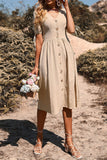 Robe d’été trapèze noire à col en V avec boutons