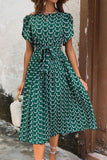 Robe d’été aligne imprimée vert foncé avec ceinture