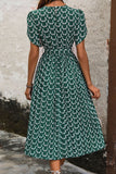 Robe d’été aligne imprimée vert foncé avec ceinture