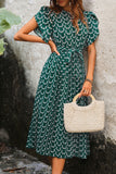 Robe d’été aligne imprimée vert foncé avec ceinture