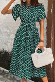 Robe d’été aligne imprimée vert foncé avec ceinture
