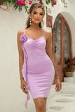Robe de cocktail moulante en satin lilas avec fleur 3D