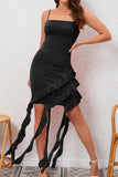 Robe de cocktail moulante à volants en satin rouge