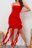 Robe de cocktail moulante à volants en satin rouge