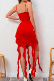Robe de cocktail moulante à volants en satin rouge
