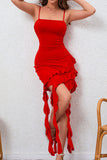 Robe de cocktail moulante à volants en satin rouge