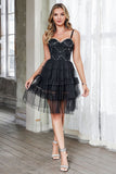 Tulle noir à bretelles spaghetti à plusieurs niveaux Robe courte de bal avec perles