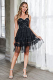 Tulle noir à bretelles spaghetti à plusieurs niveaux Robe courte de bal avec perles