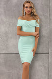 Robe de cocktail courte fourreau épaule dénudée en satin vert menthe