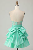 Robe de cocktail verte trapèze bustier à volants et perles avec nœud