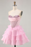 Robe de cocktail rose sans bretelles perlée à plusieurs niveaux
