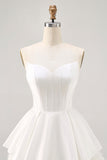 Corset bustier en satin blanc Une Robe de cocktail