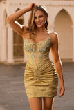 Robe de cocktail courte moulante à perles dorées
