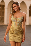 Robe de cocktail courte moulante à perles dorées