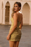 Robe de cocktail courte moulante à perles dorées