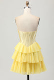 Corset jaune sans bretelles Une Robe de cocktail à plusieurs niveaux