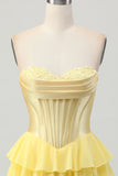 Corset bustier jaune Une robe de bal à plusieurs niveaux