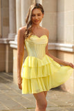 Corset jaune sans bretelles Une Robe de cocktail à plusieurs niveaux