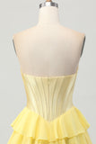 Corset bustier jaune Une robe de bal à plusieurs niveaux