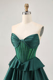 Robe de cocktail trapèze sans bretelles perlée vert foncé