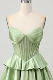 Robe de cocktail trapèze sans bretelles perlée vert foncé