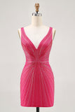 Robe de cocktail moulante fuchsia à col en V perlée