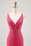 Robe de cocktail courte moulante moulante perlée à col en V fuchsia pour les retrouvailles