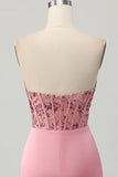Robe de soirée courte moulante à paillettes et corset blush