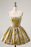 Robe courte A-ligne trapèze jaune sans bretelles et flare brocart