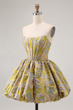 Robe courte A-ligne trapèze jaune sans bretelles et flare brocart