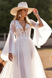 Robe de mariée blanche à manches flottantes avec dentelle