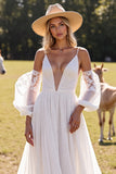 Robe de mariée blanche à col en V profond une ligne en mousseline de soie Sweep Train