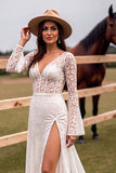Robe de mariée en dentelle blanche à col en V avec fente