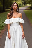 Robe de mariée en satin blanc à volants