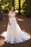 Une ligne blanche à épaules dénudées robe de mariée avec dentelle
