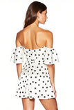 Robe blanche à pois noirs à volants à épaules dénudées