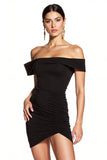 Robe de cocktail moulante froncée noire à épaules dénudées