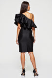 Robe de cocktail moulante noire en satin à volants