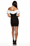 Robe de cocktail moulante à épaules dénudées noire et blanche