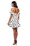 Robe de cocktail blanche à épaules dénudées noires à pois